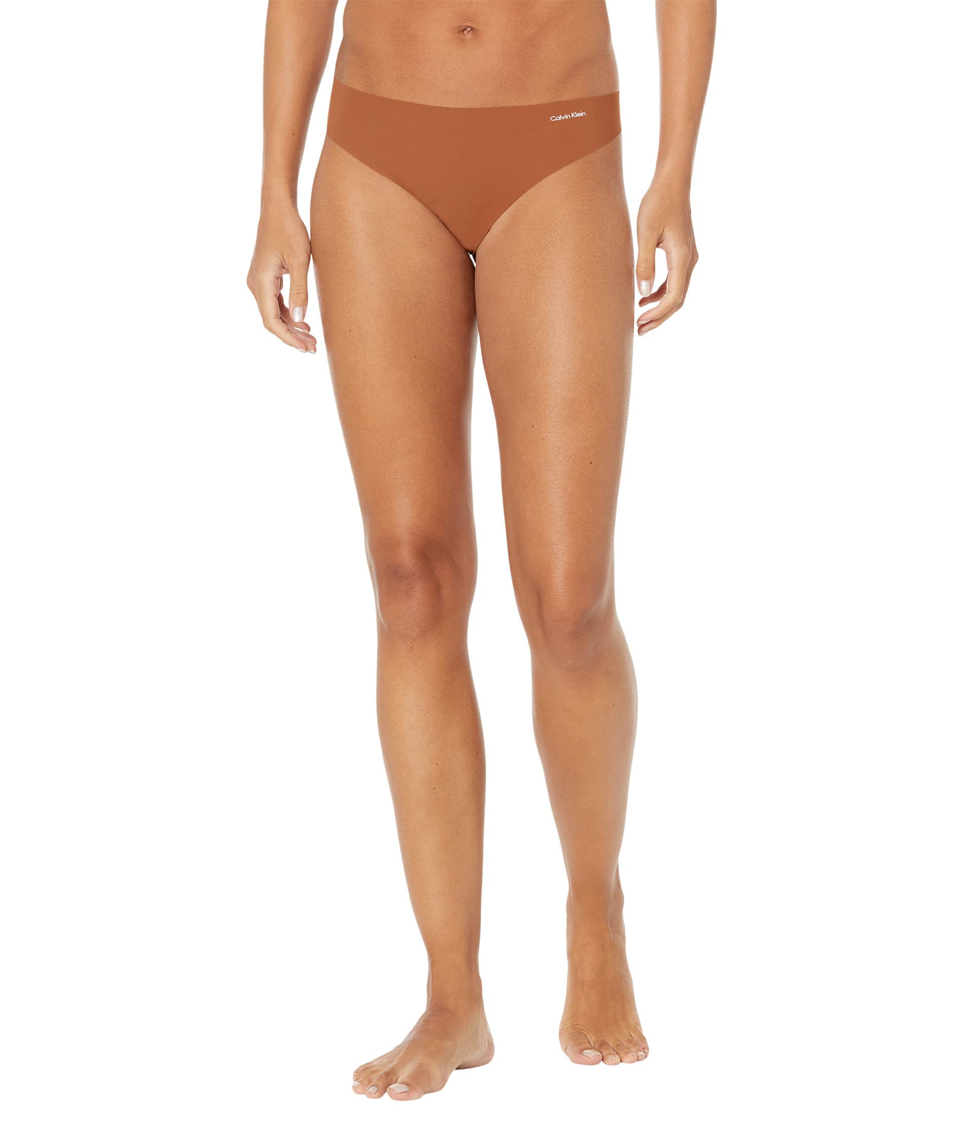 Calvin Klein Tangas Invisibles Sin Costuras para Mujer Paquete de 5 en Tonos: Arenas del Desierto, Pimienta Blanca, Marrón Latón, Negro/Negro, Talla Pequeña